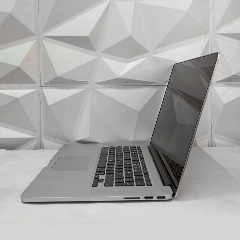 Macbook Pro 15 inch mid 2014 15.4-inch (2880x1800), 2.5 QHZ Intel Core i7, 16GB 1600MHz DDR3L onboard, 500GB SSD, Intel Iris Pro Graphics - Used
