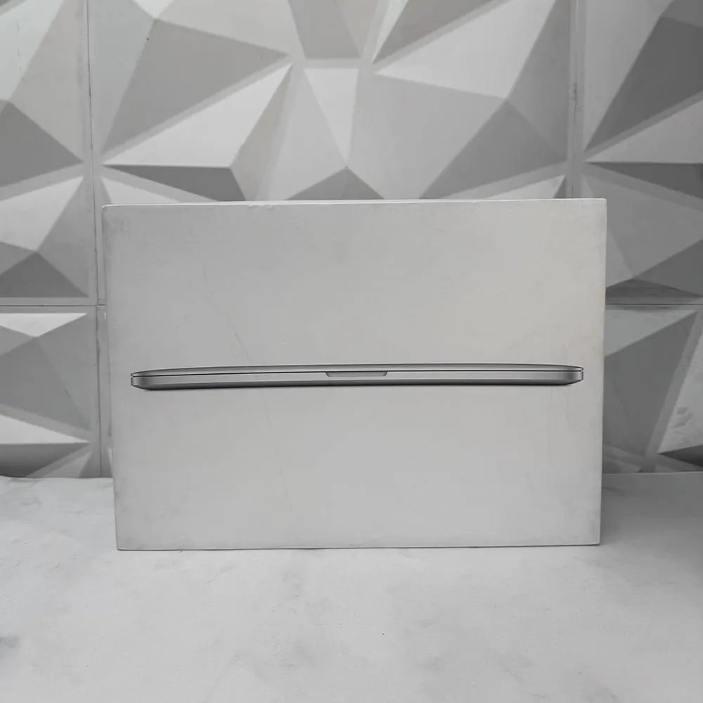 Macbook Pro 15 inch mid 2014 15.4-inch (2880x1800), 2.5 QHZ Intel Core i7, 16GB 1600MHz DDR3L onboard, 500GB SSD, Intel Iris Pro Graphics - Used