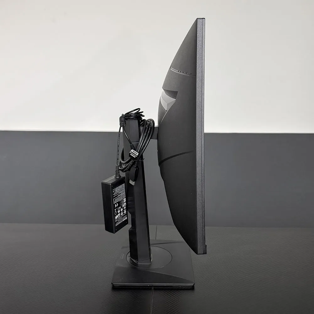 MSI G274QPX, 27",QHD (2560 x 1440), IPS, 1ms, 240Hz, HDR 400, HDMI, Tilt, Swivel, Height Adjustable, PS5 & XBOX Series X|S 120Hz) - Used